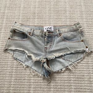 ONE Teaspoon light wash denim shorts